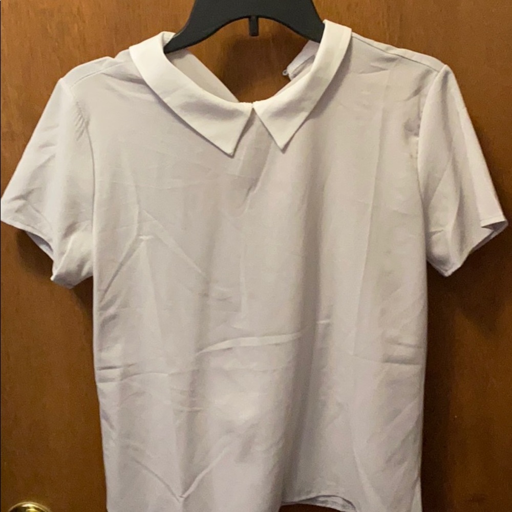 Women’s blouse with white collar